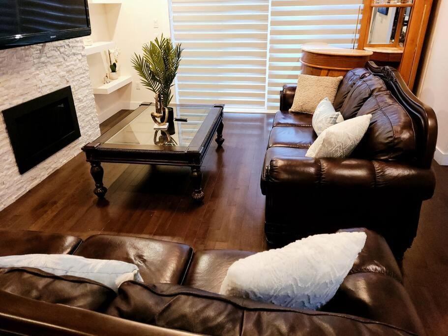 Hébergement de vacances Cheerful 3bedroom With Free Garage Parking *